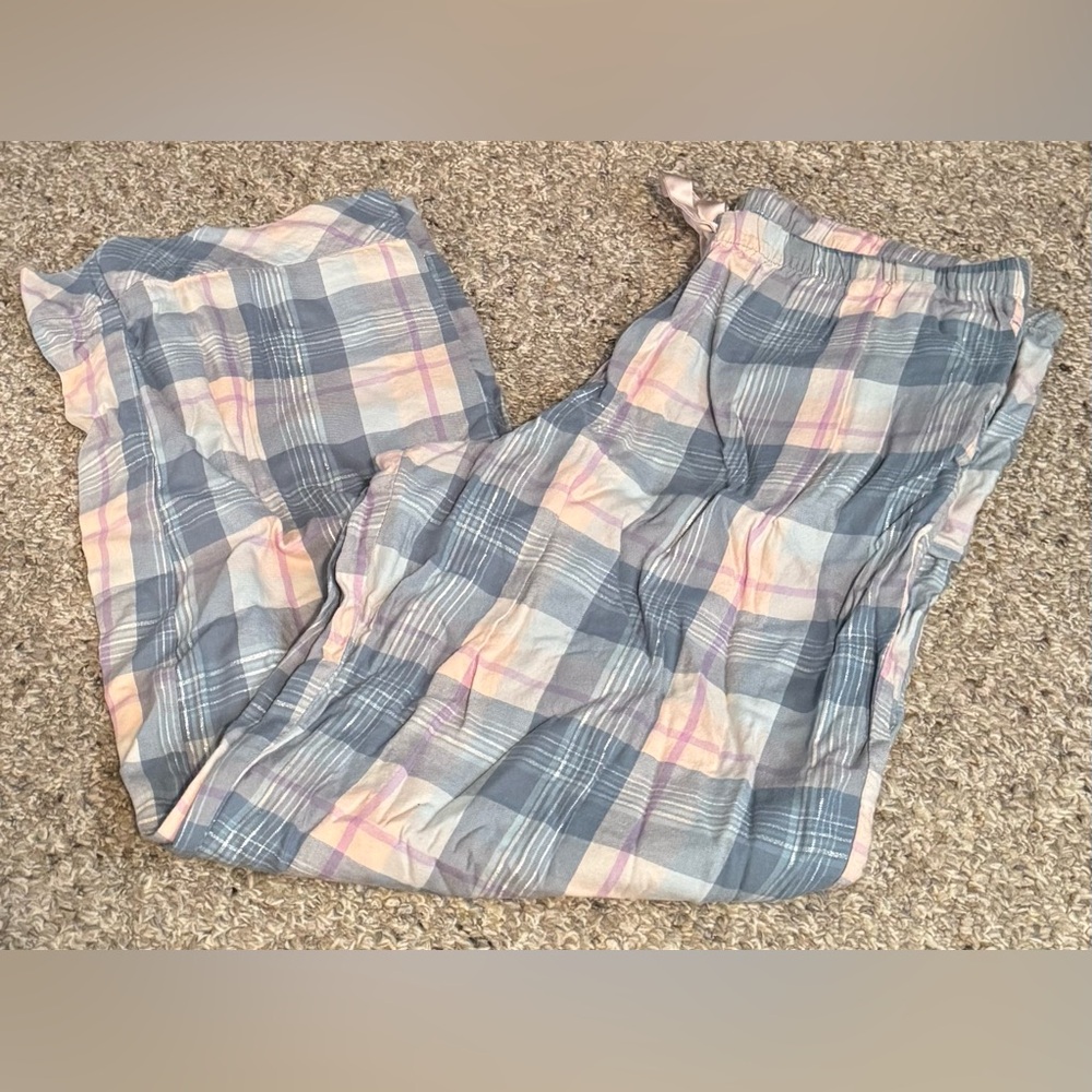Victoria’s Secret Multi Plaid Long Sleeve and Pants PJ Set - Picture 3 of 4